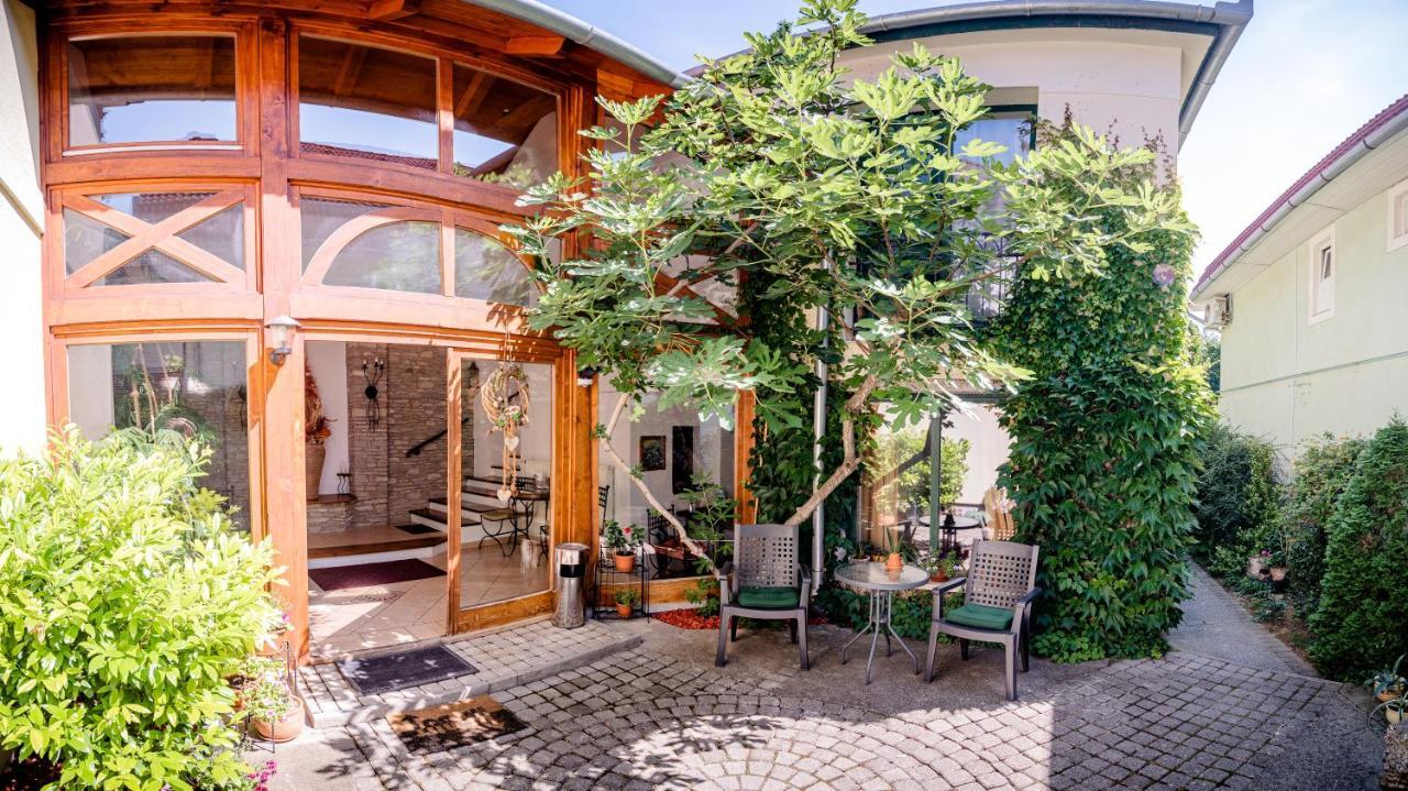 Nymphea Villa Heviz Exterior photo